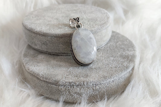 Colgante baño de plata con piedra luna