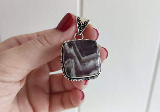 Colgante baño de plata con amatista chevron