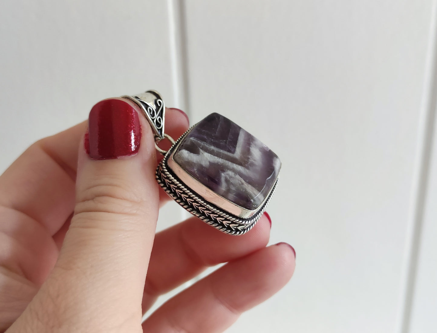 Colgante baño de plata con amatista chevron