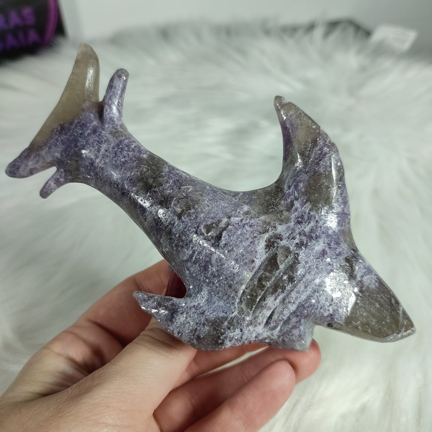 Espectacular tiburon piedra unicornio 291 gramos
