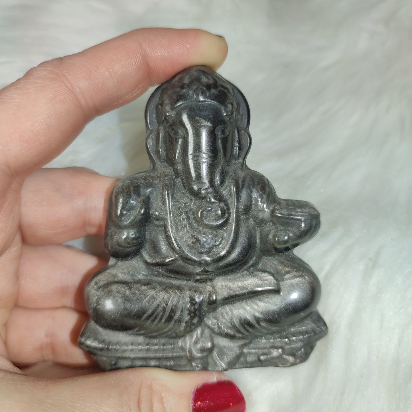 Ganesha tallada en Obsidiana plateada