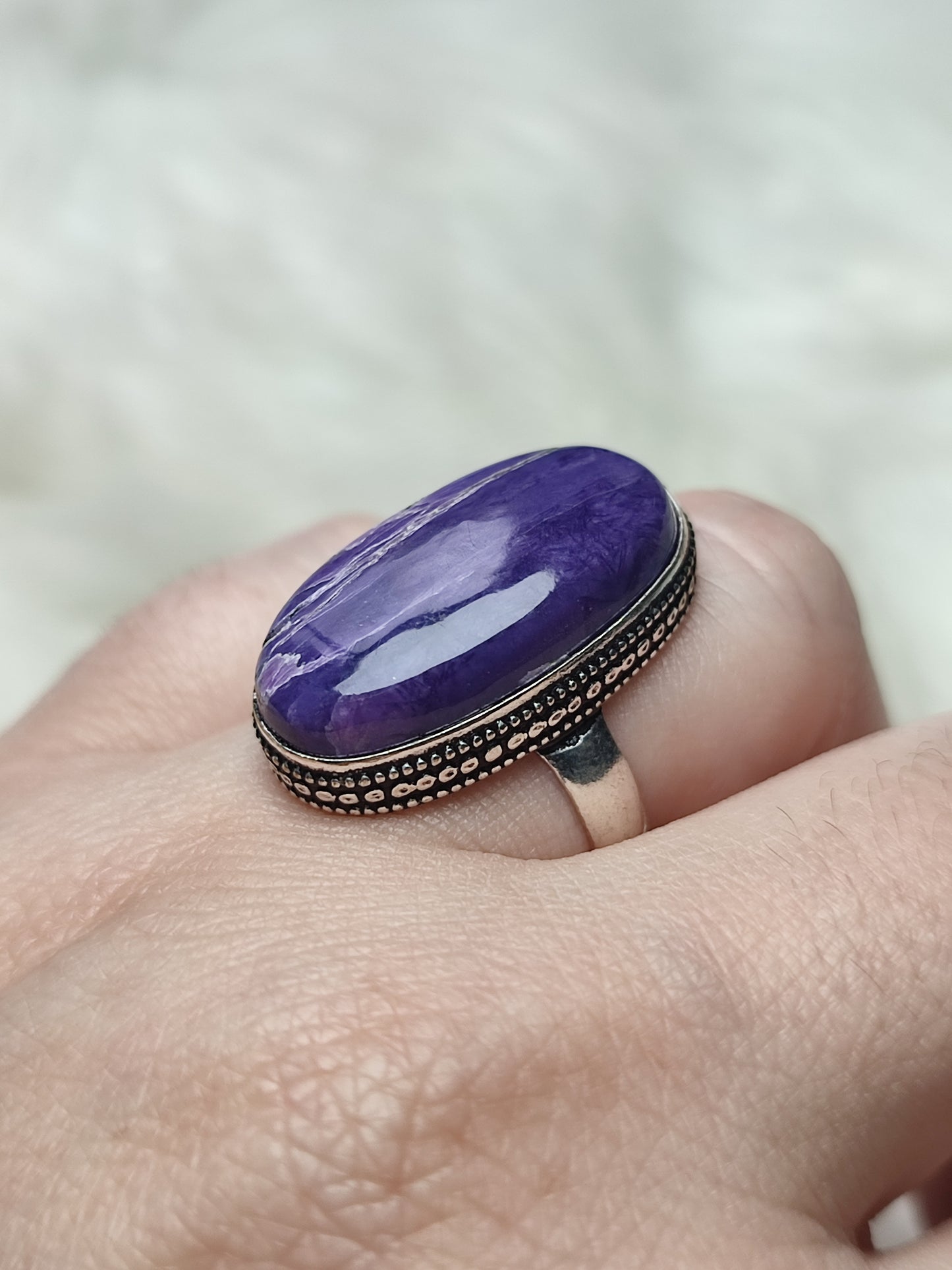 Anillo baño de plata con charoita