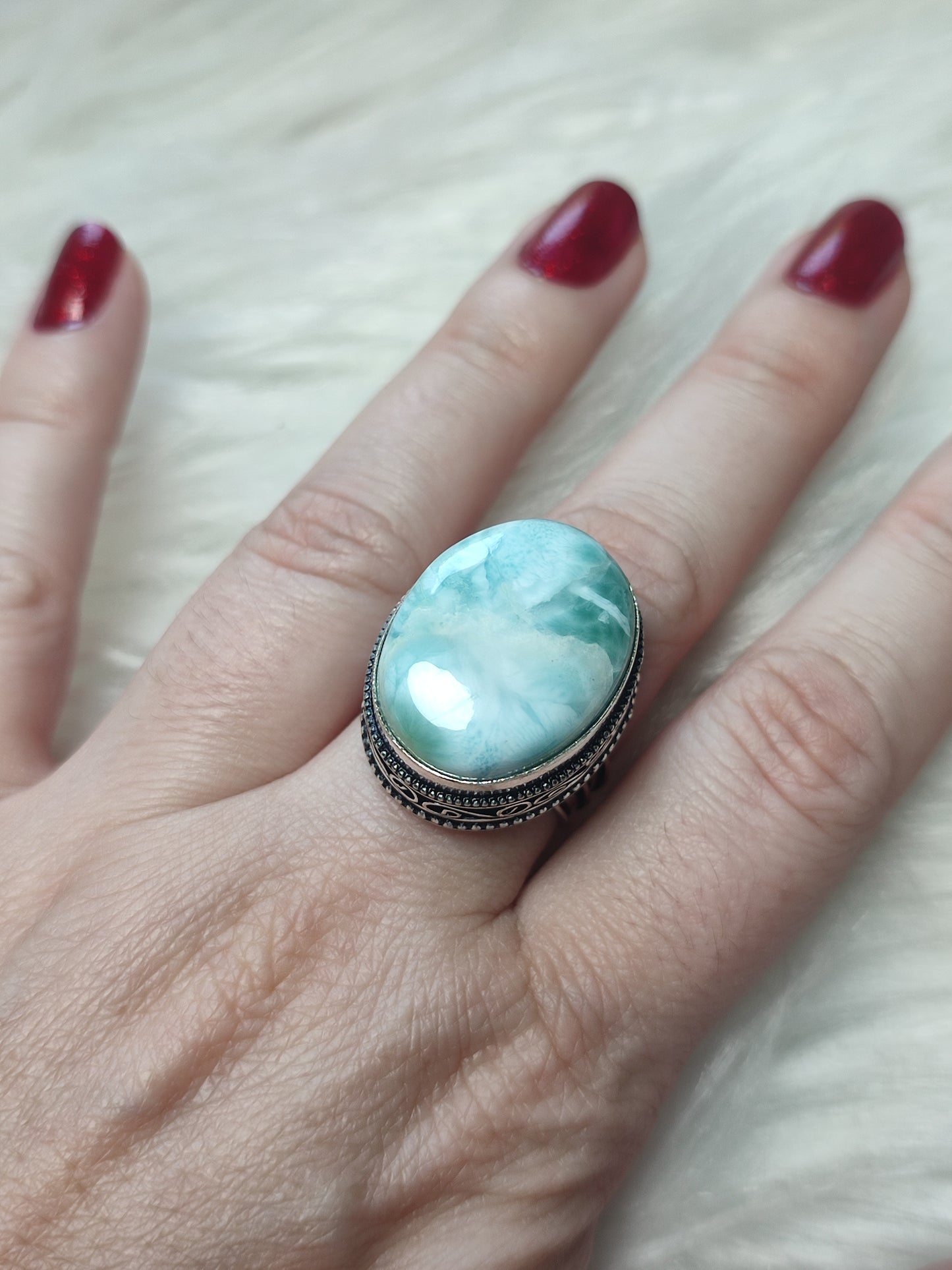 Anillo baño de plata con larimar