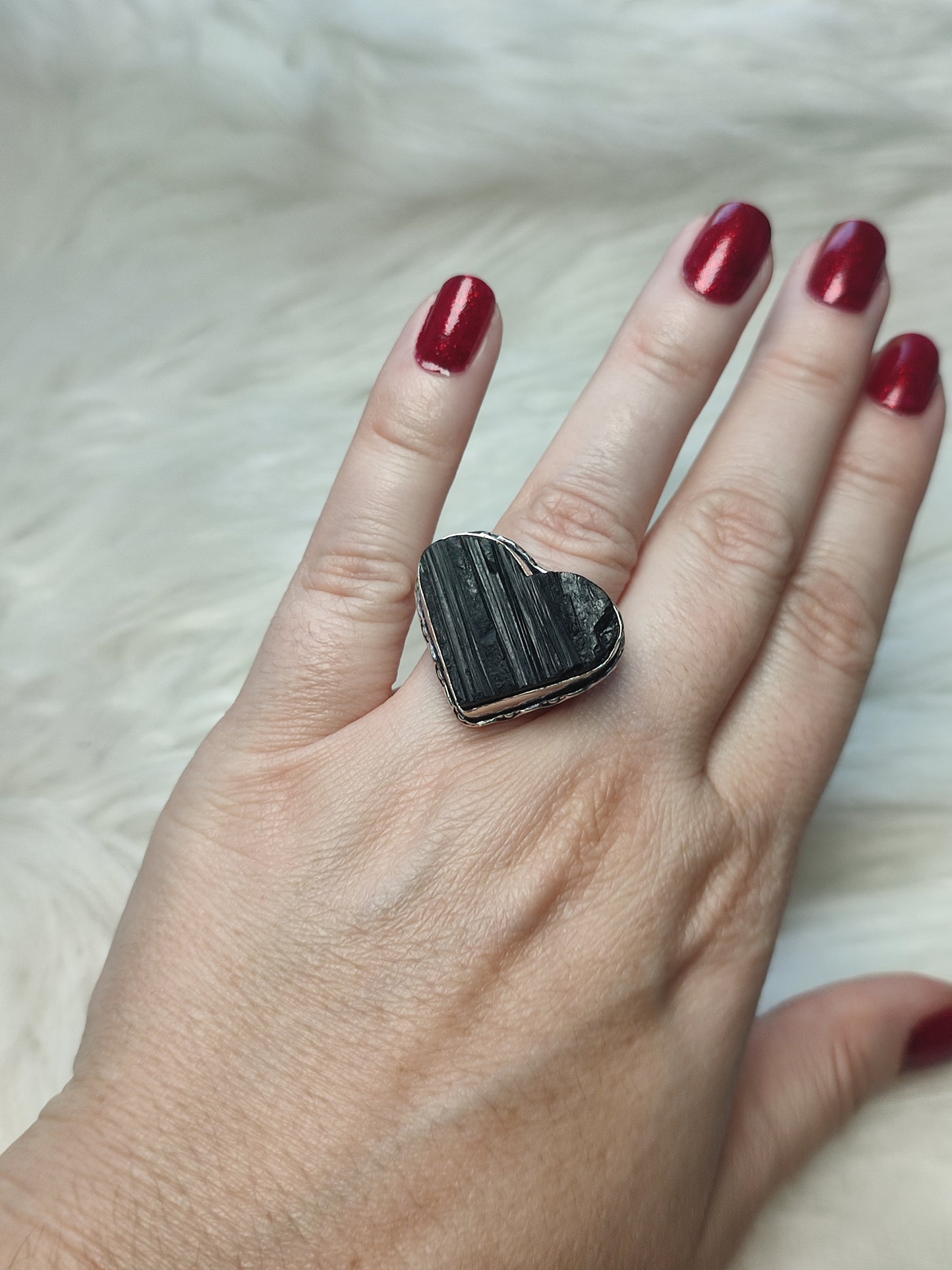 Anillo baño de plata con turmalina negra