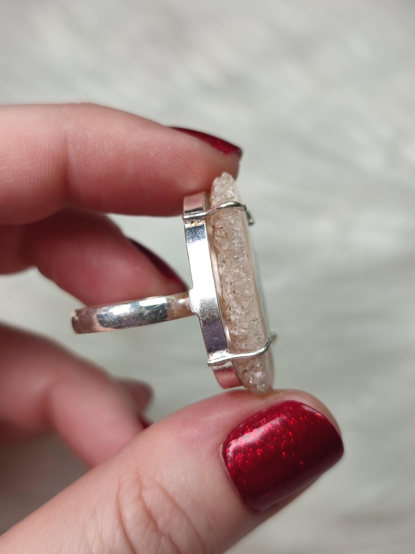 Anillo baño de plata con cuarzo solar