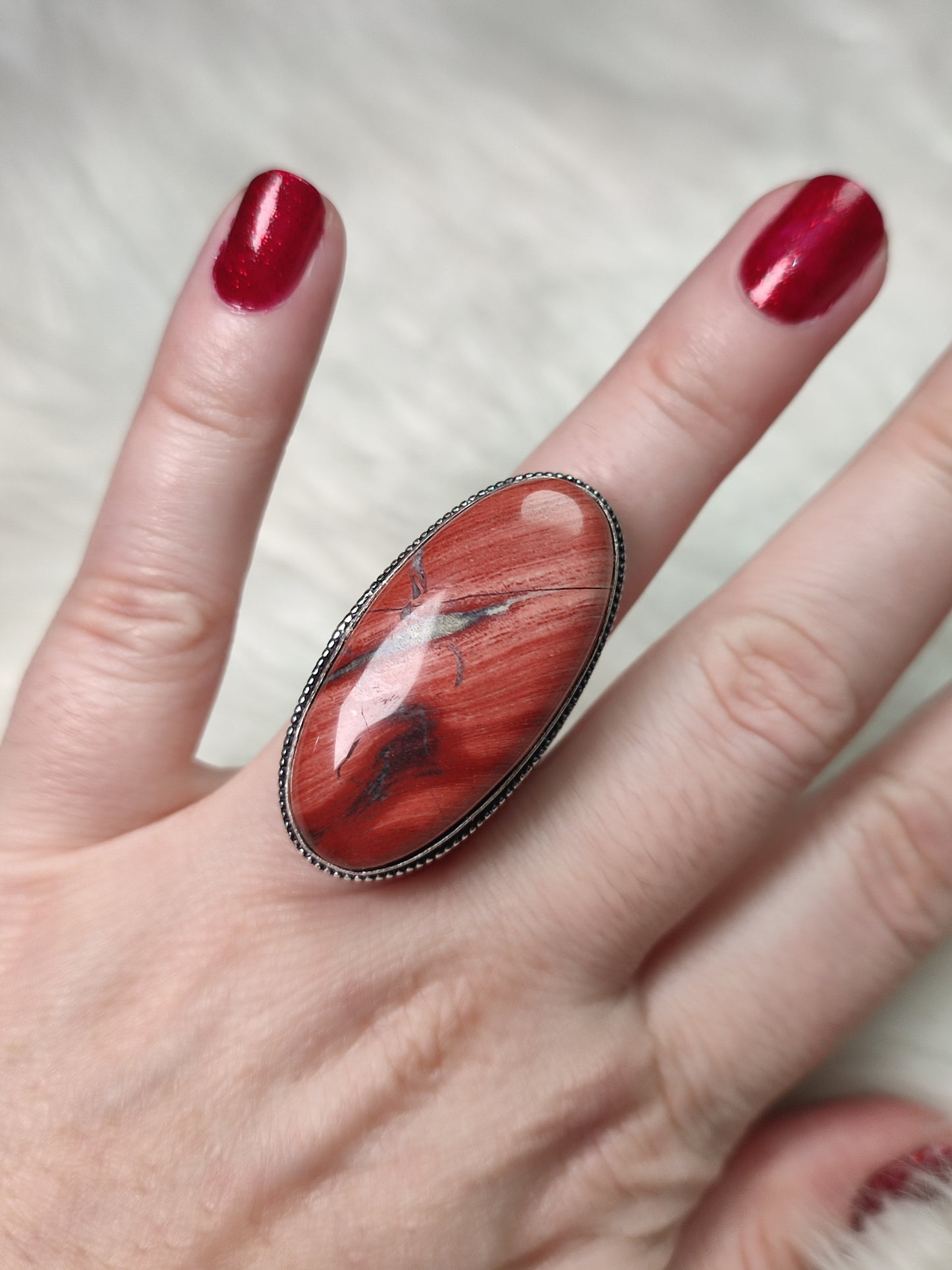 Anillo baño de plata con jaspe rojo