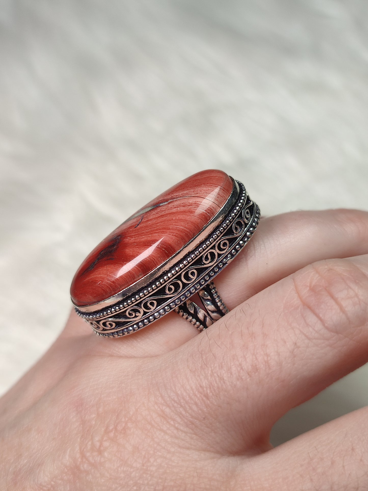 Anillo baño de plata con jaspe rojo