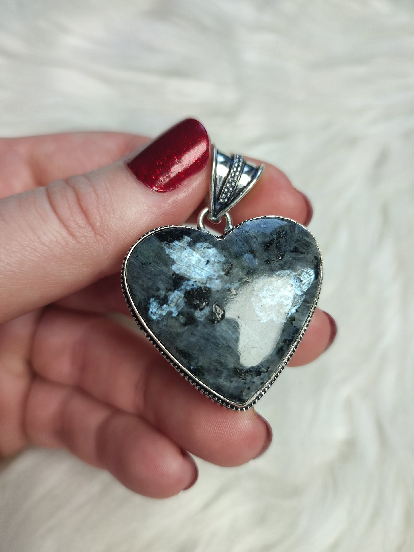 Colgante baño de plata  con Larvikita modelo corazón