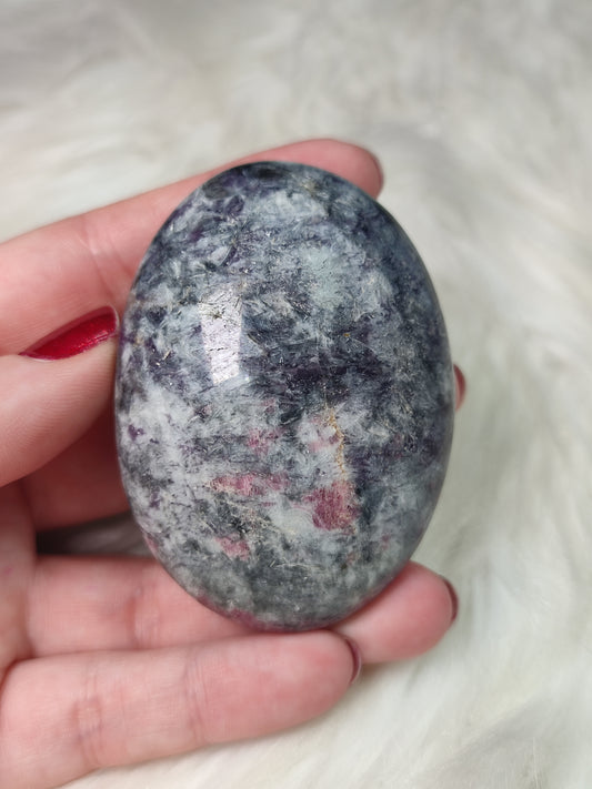 Rodado piedra unicornio ( lepidolita, malino rosa y cuarzo ) n° 109