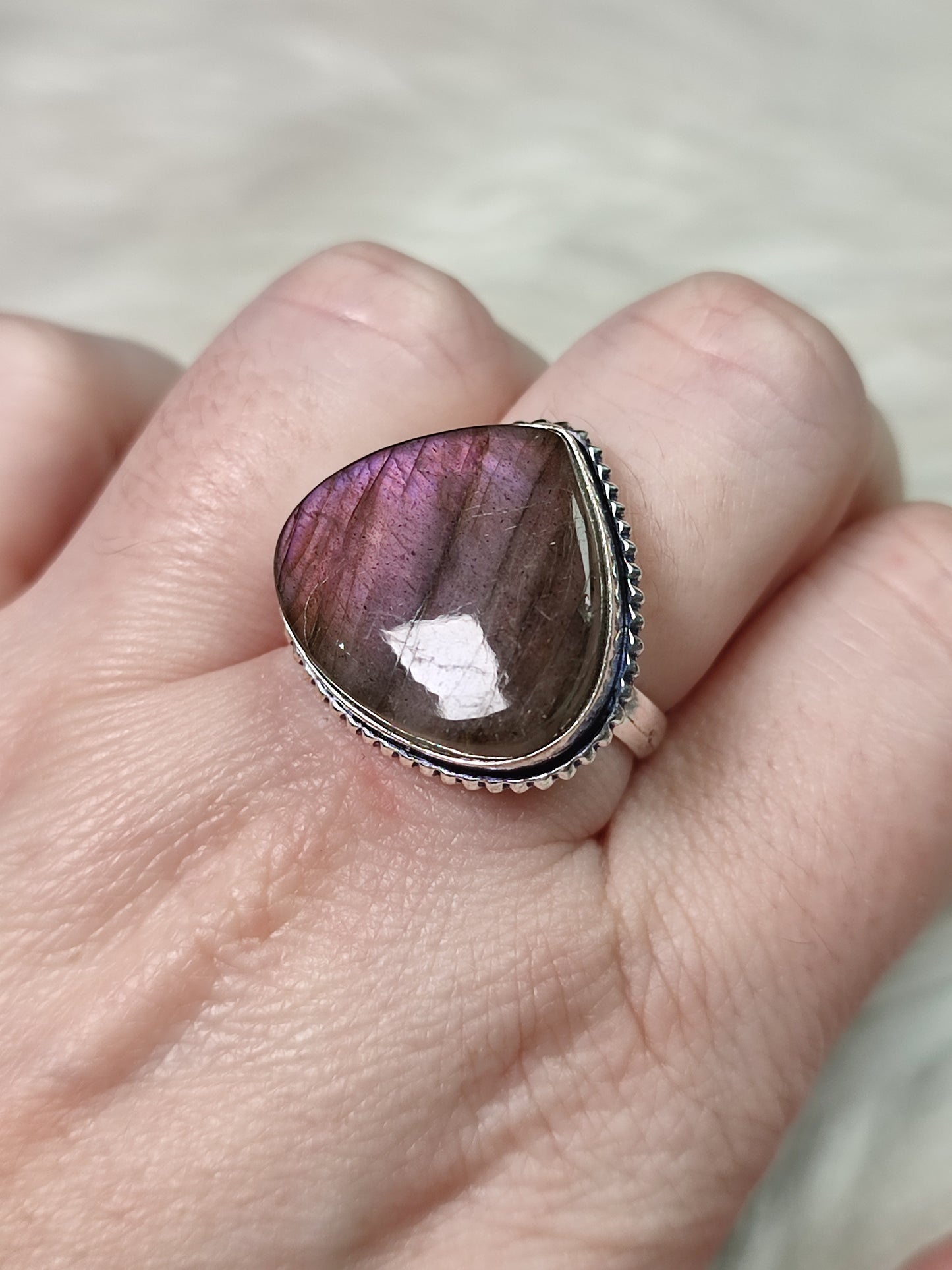 Anillo baño de plata con labradorita morada - Ajustable 4