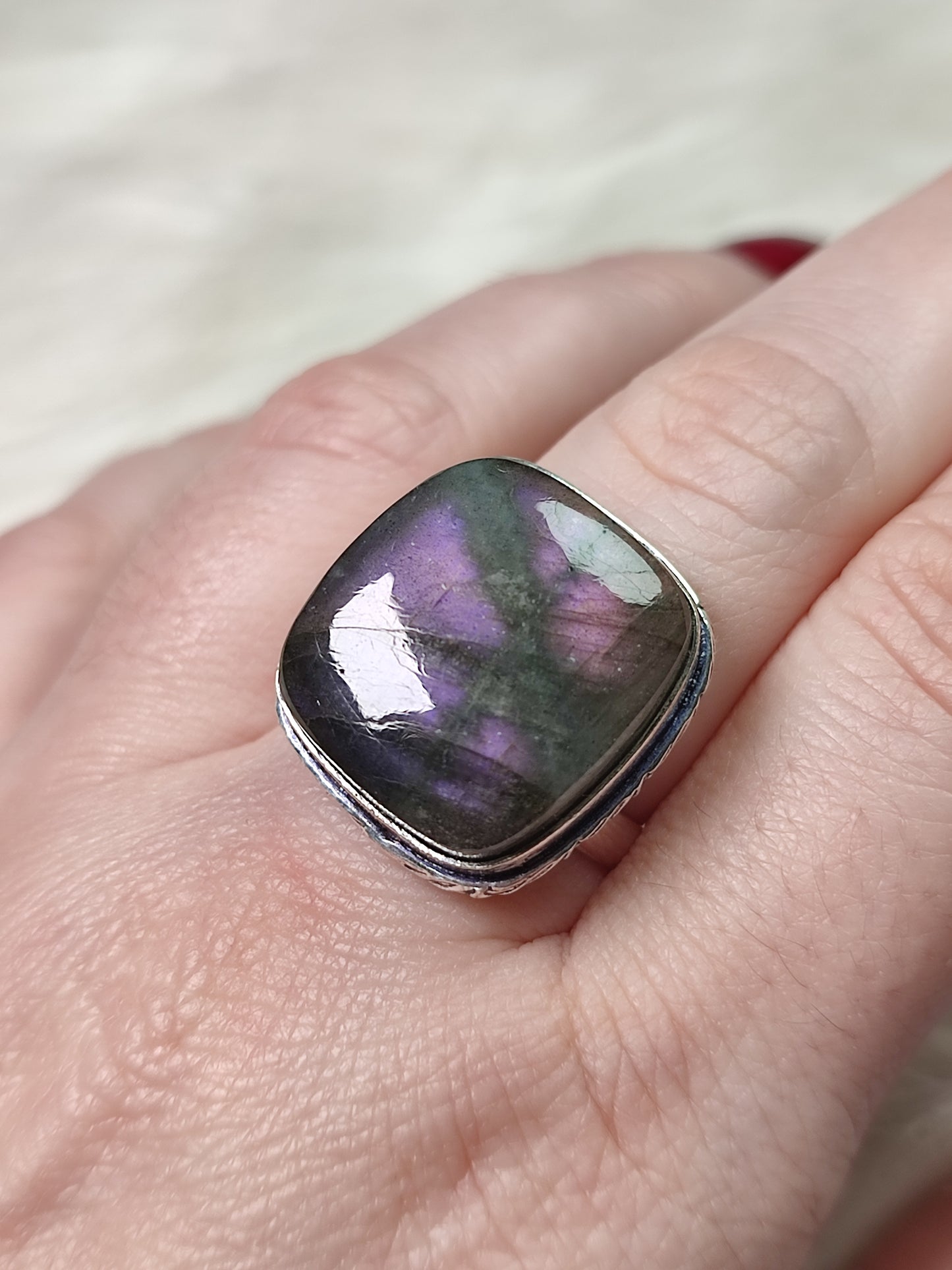 Anillo baño de plata con labradorita morada - Ajustable 7