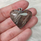 Colgante corazon en acero con cuarzo jardin chamanico n° 254