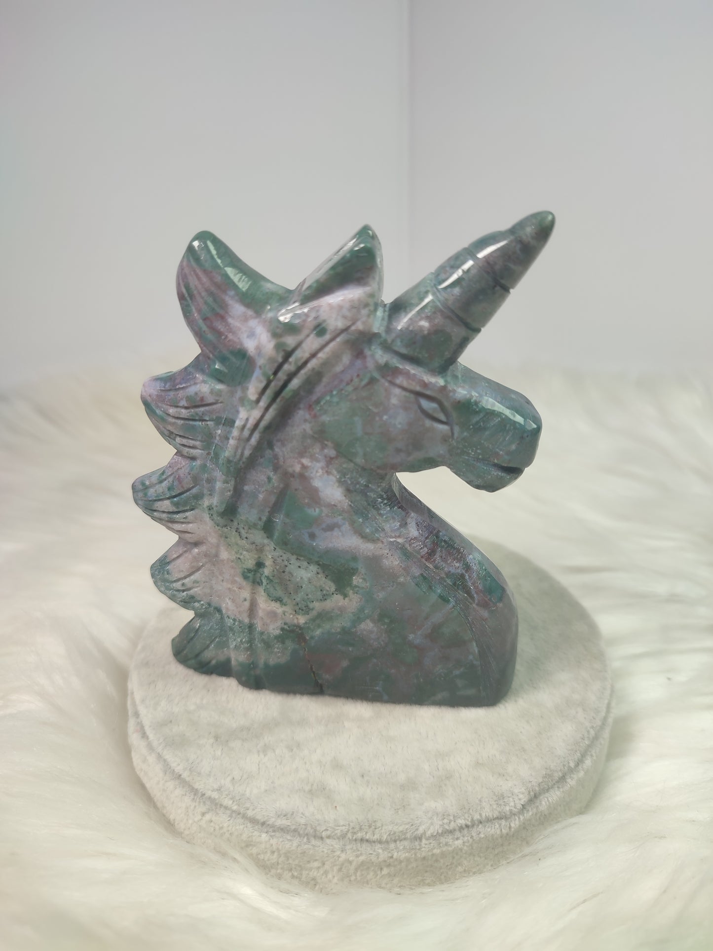 Unicornio tallado en jaspe oceano 283 gramos