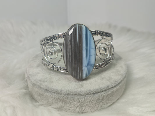 Brazalete baño de plata  con ópalo owyhee azul