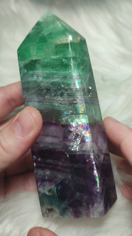 Punta fluorita arcoiris 646 gr - video
