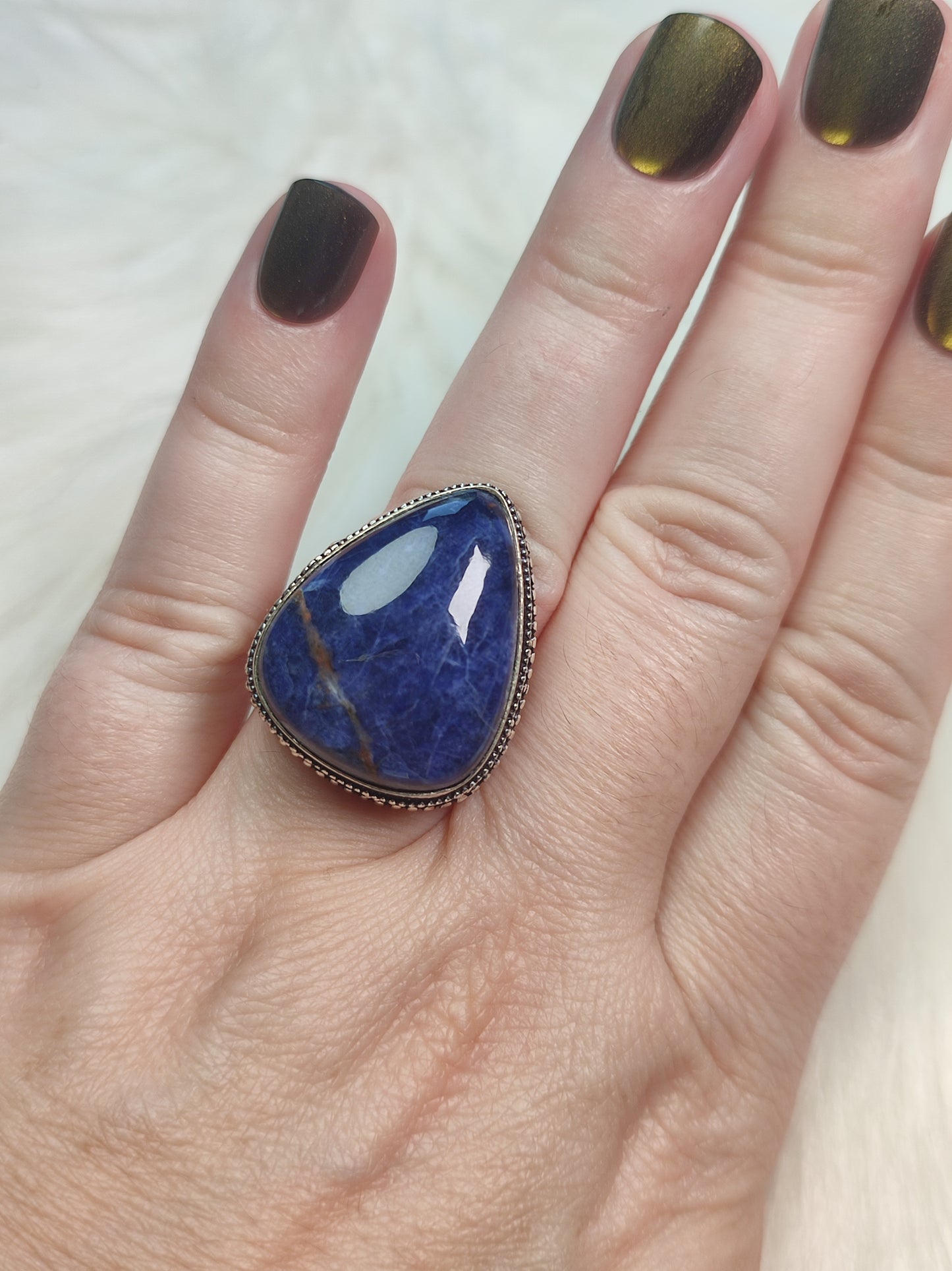 Anillo baño de plata y sodalita