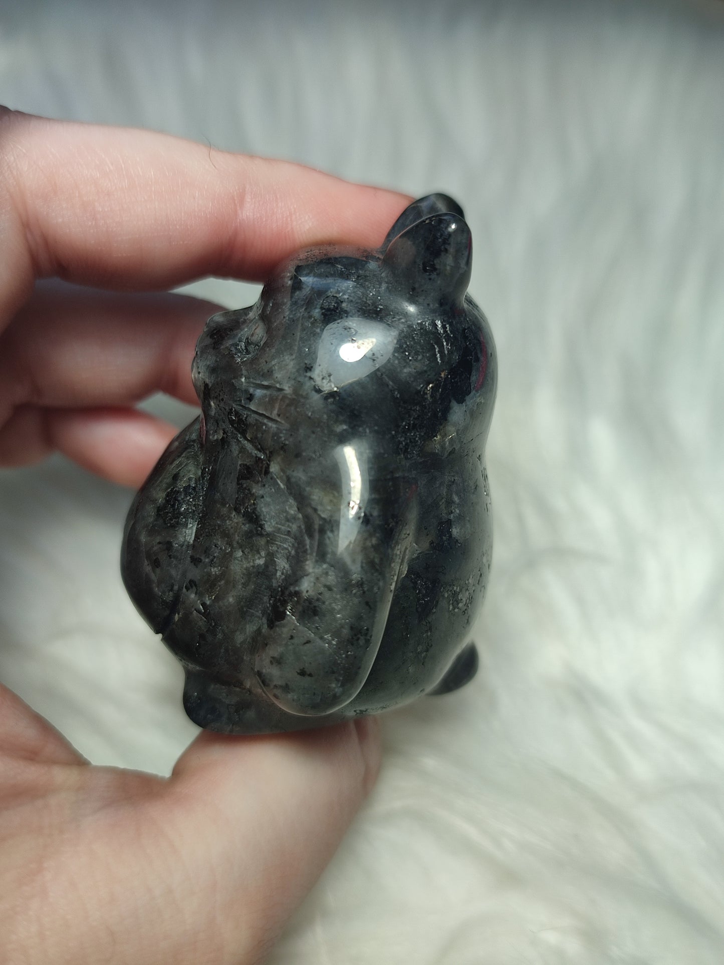 Mi vecino Totoro tallado en larvikita