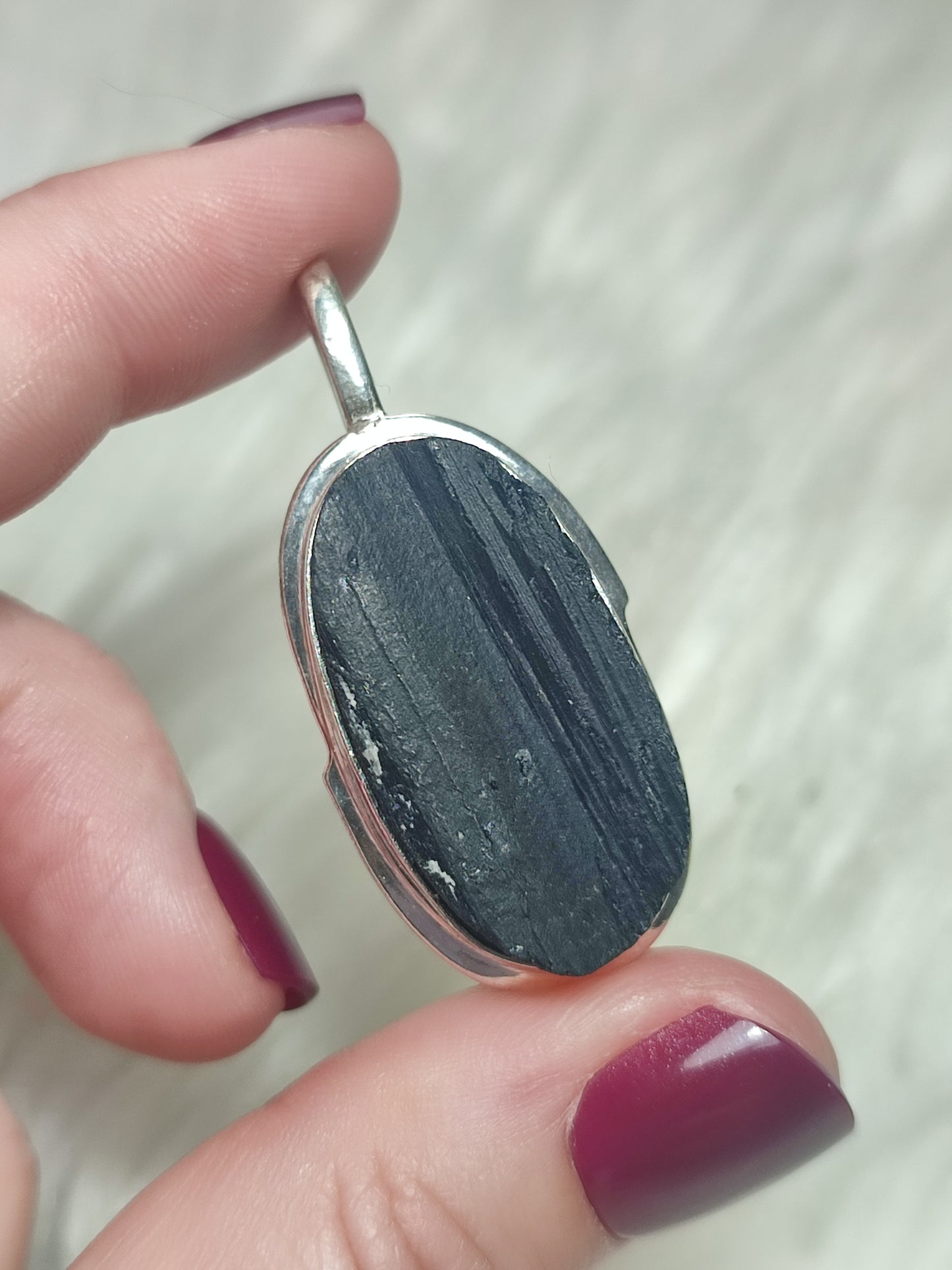 Colgante baño de plata con turmalina negra 45