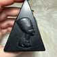 Pirámide egipcia con diseño obsidiana