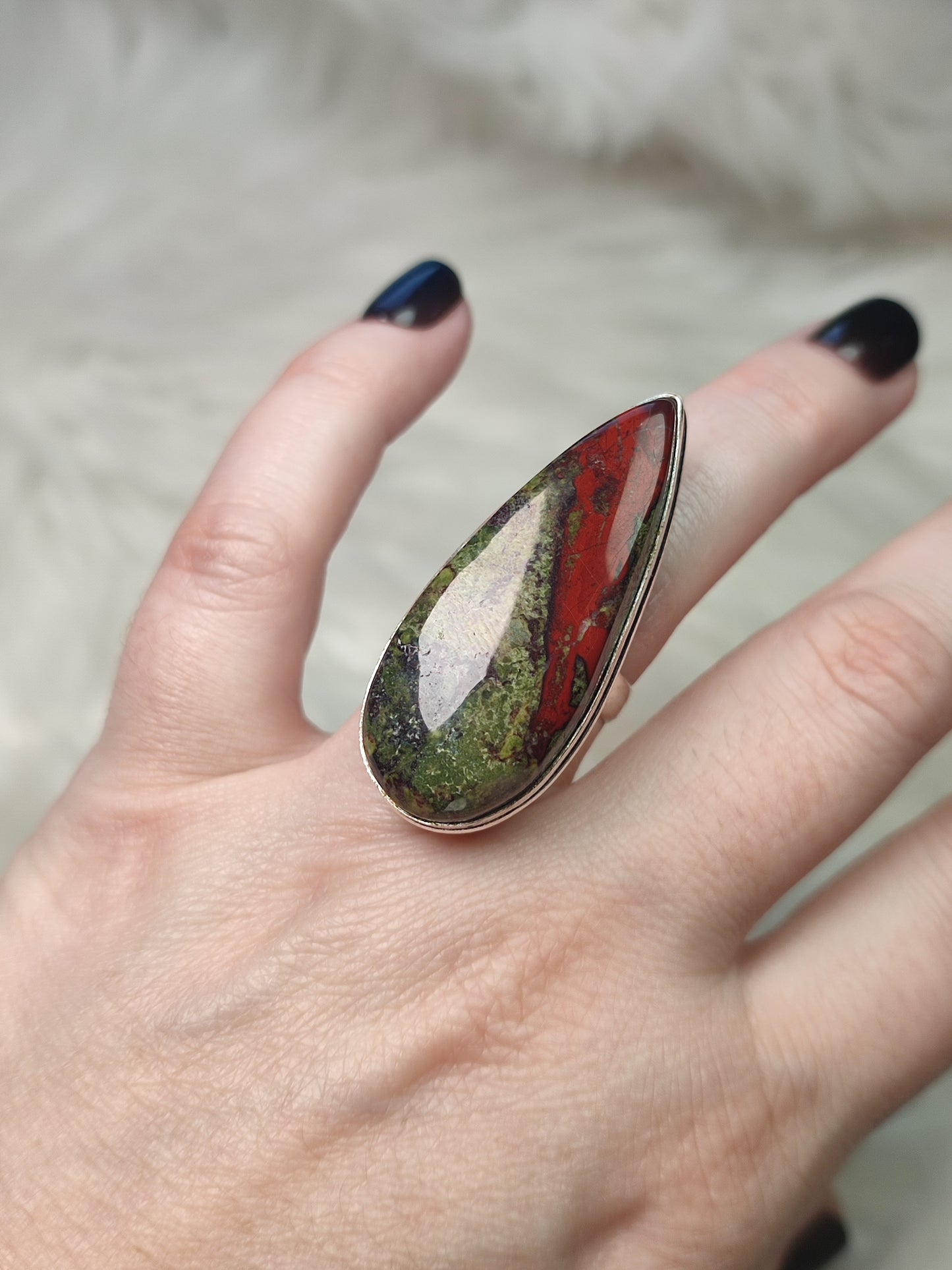 Anillo baño de plata con jaspe sangre de dragón N°15