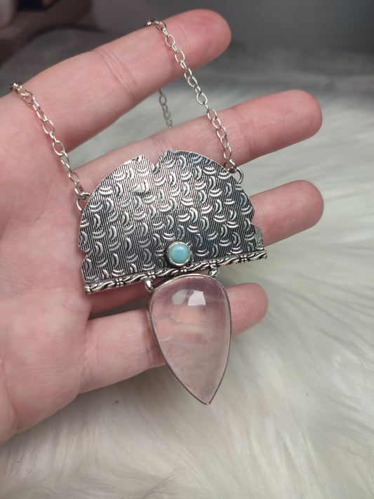 Collar baño de plata con cuarzo rosa y larimar