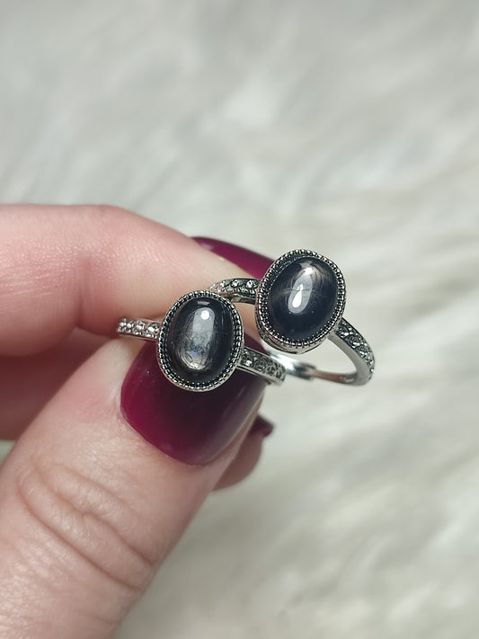 Anillo bisutería con hipersthena - Ajustable  16 a 18 mm