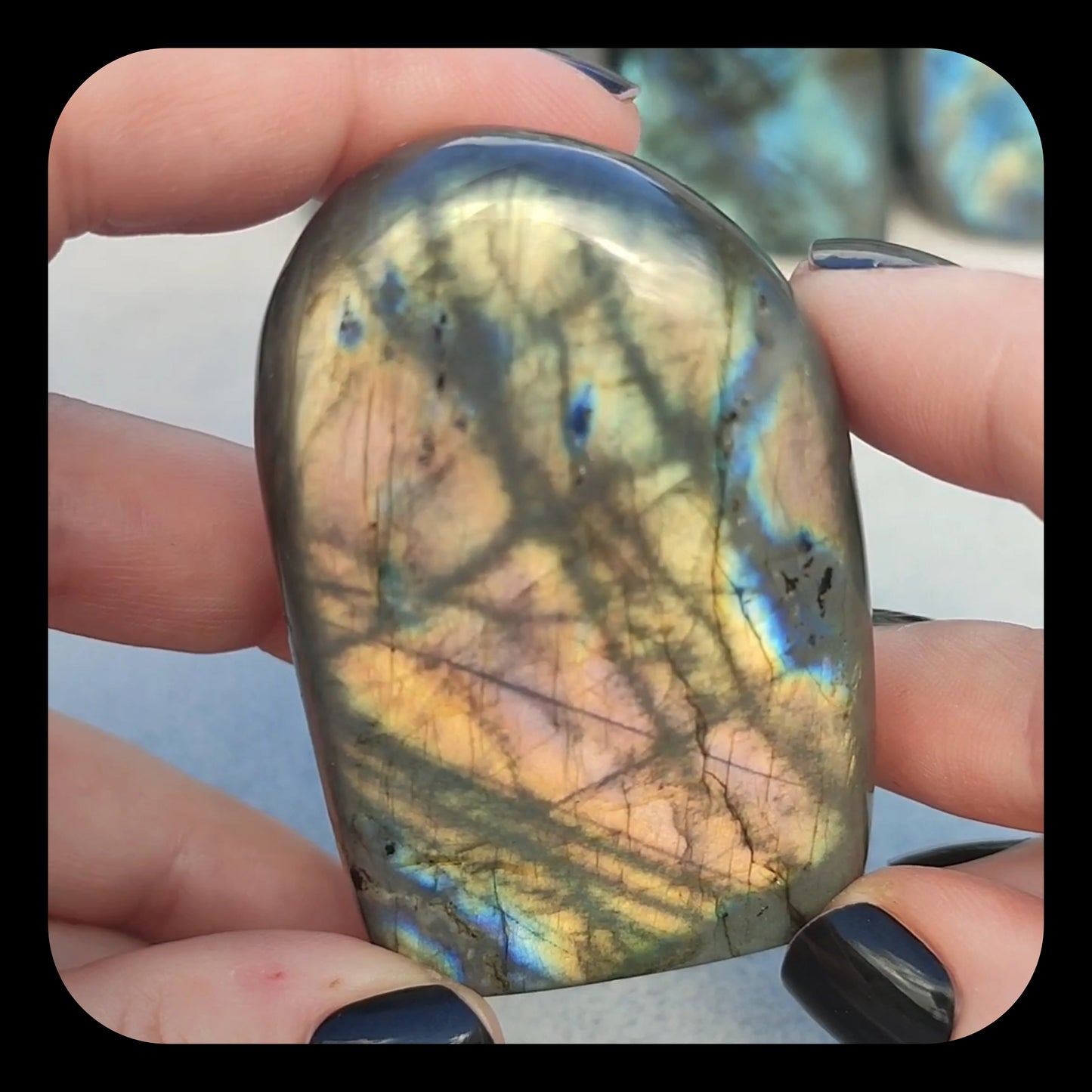 Medium Monolito labradorita flash - video