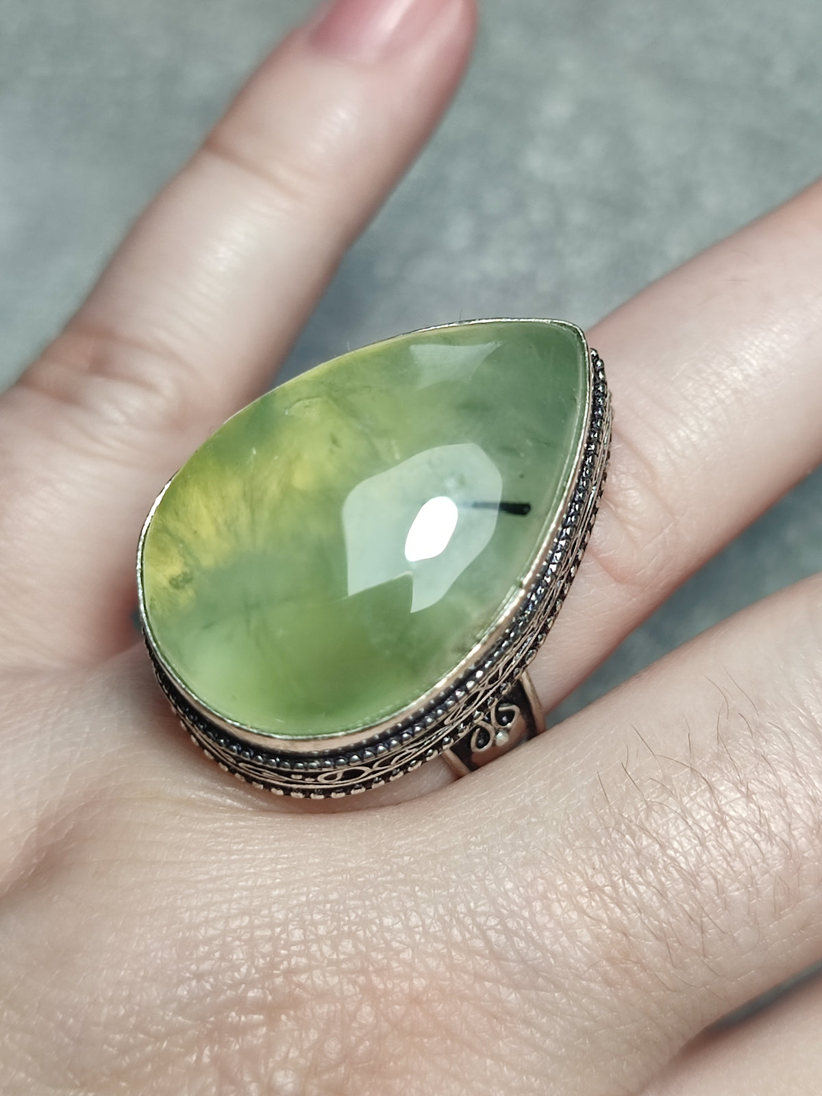 Anillo baño de plata con prehnita n°6