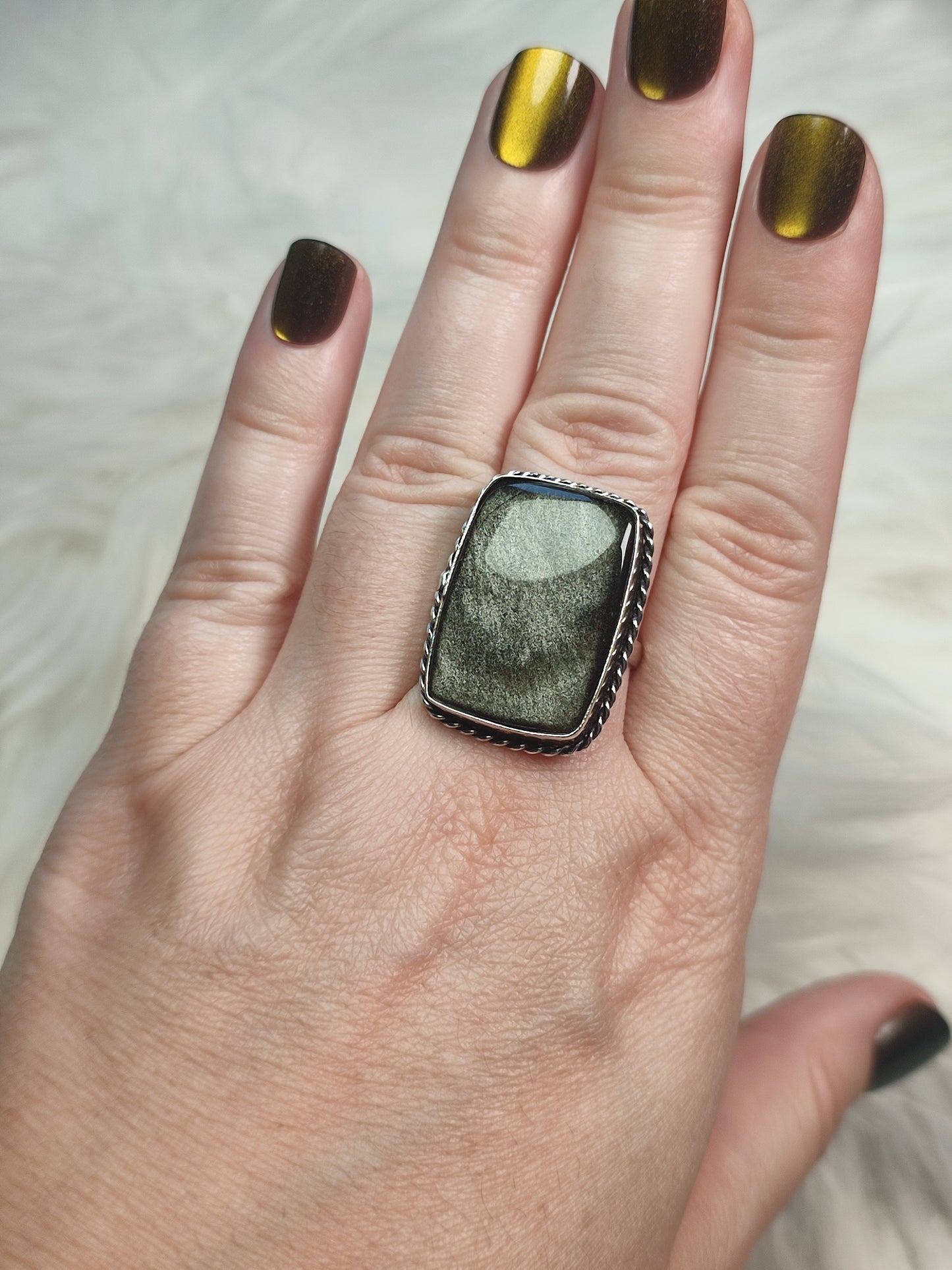Anillo baño de plata y Obsidiana plateada