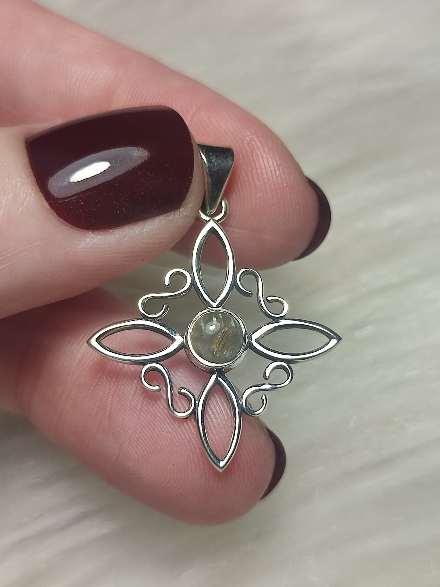 Colgante plata 925 Modelo Nudo de Bruja