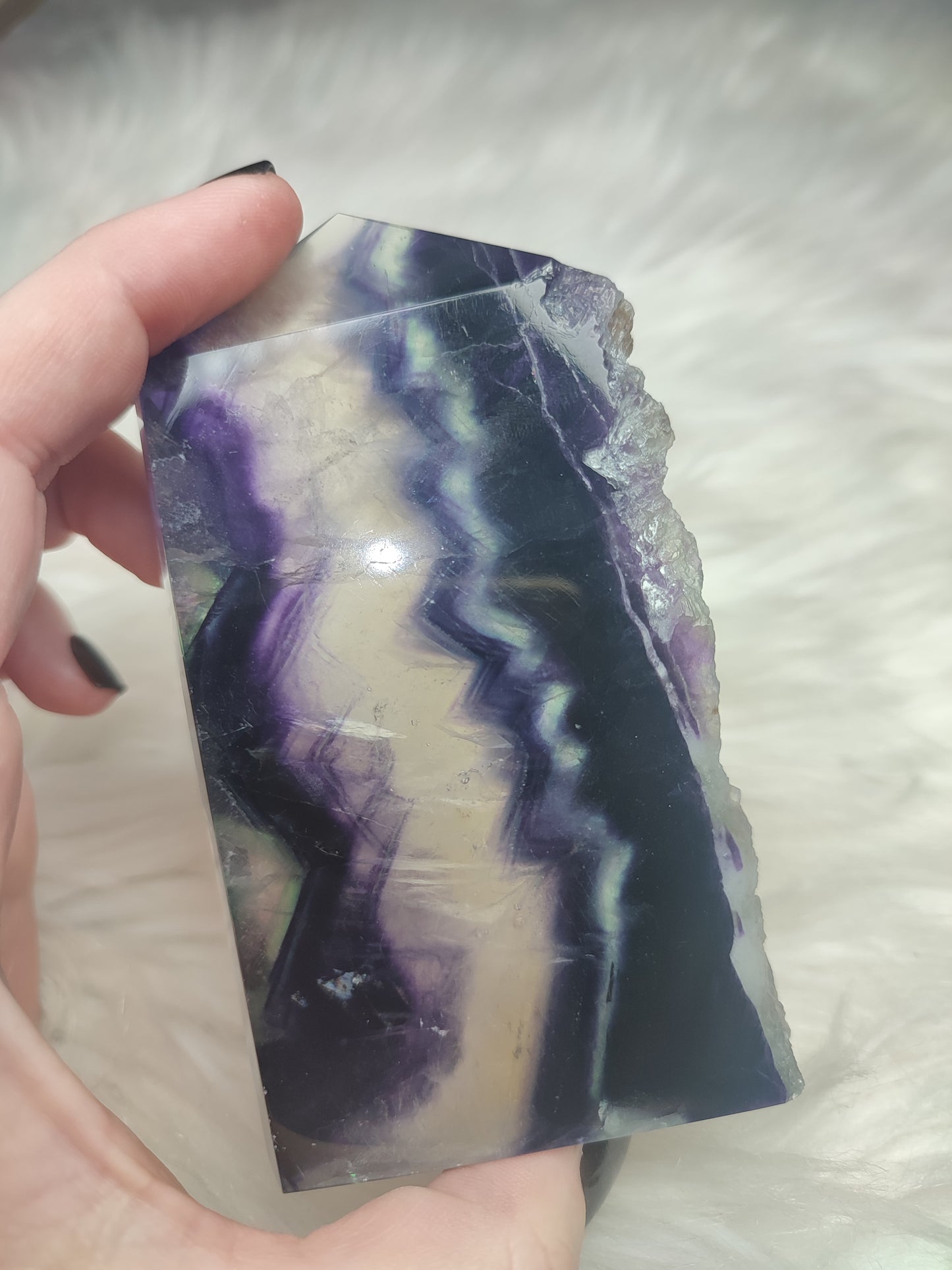 Punta fluorita semi pulida alta calidad 304 gramos