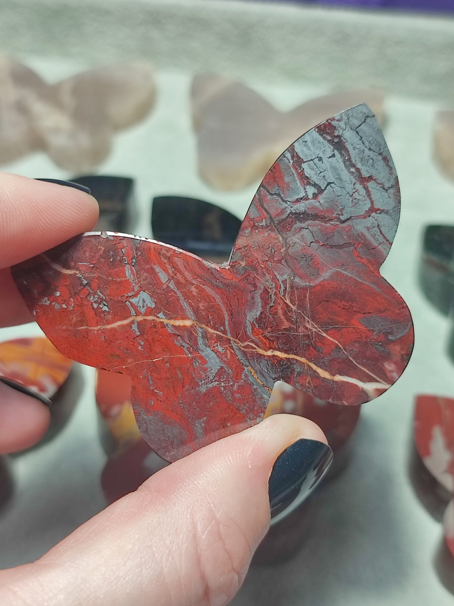 Mariposa tallada en diversos minerales - ver video