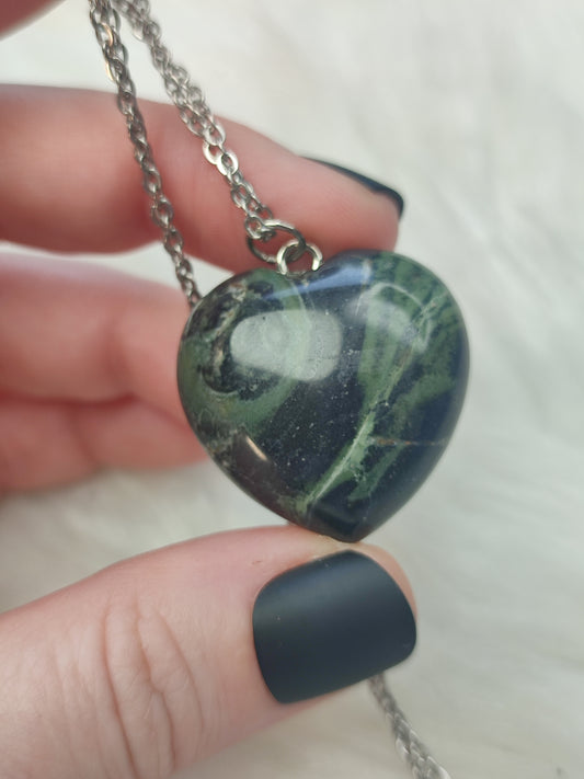 Collar en acero con corazón jaspe kambaba  - N°272