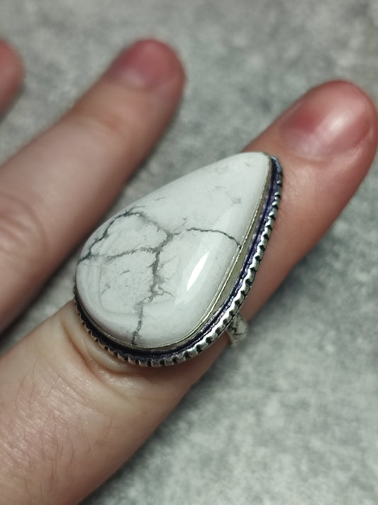 Anillo baño de plata con howlita n°3