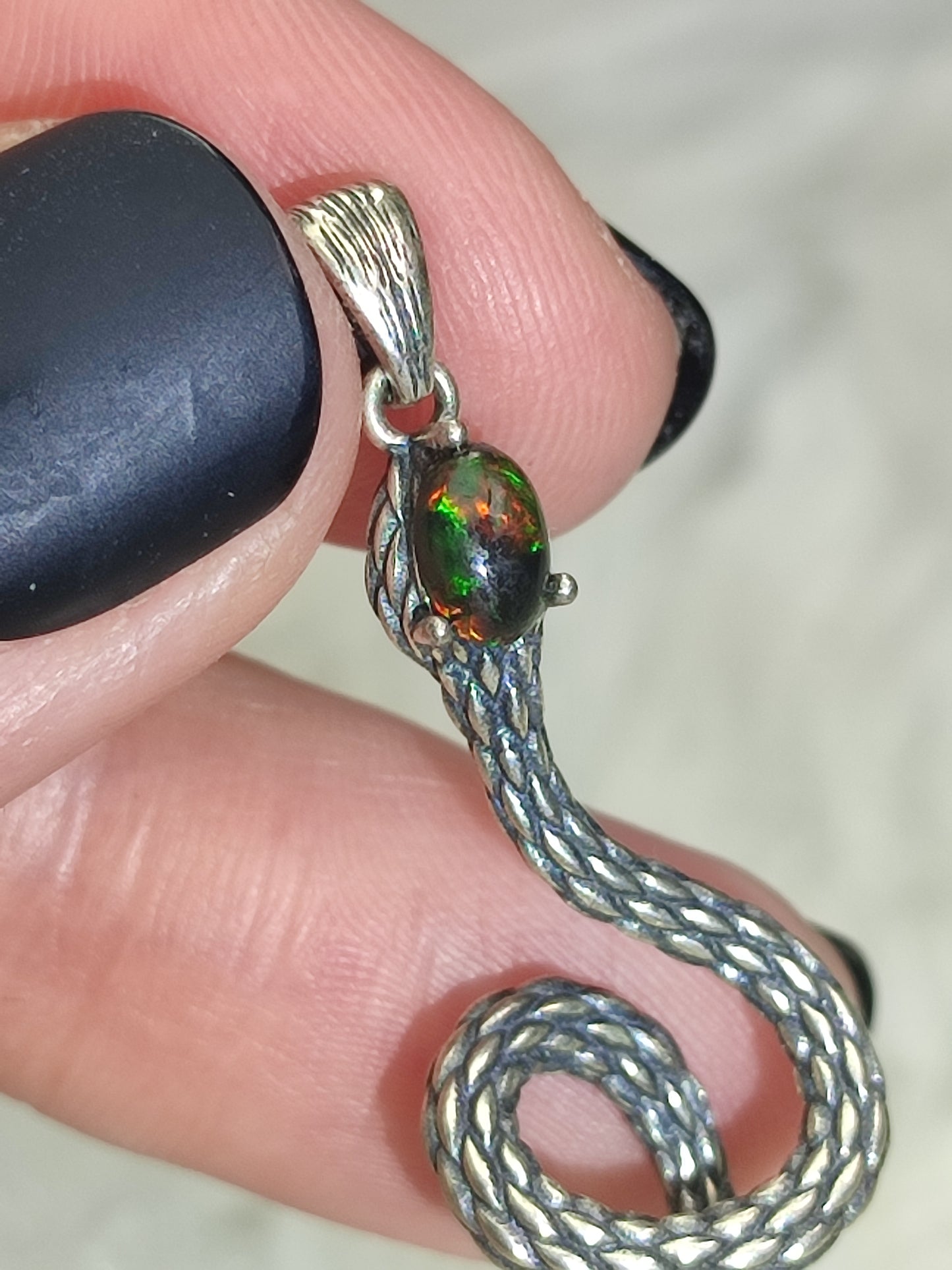 Colgante plata 925 con ópalo negro n° 122 - Modelo serpiente