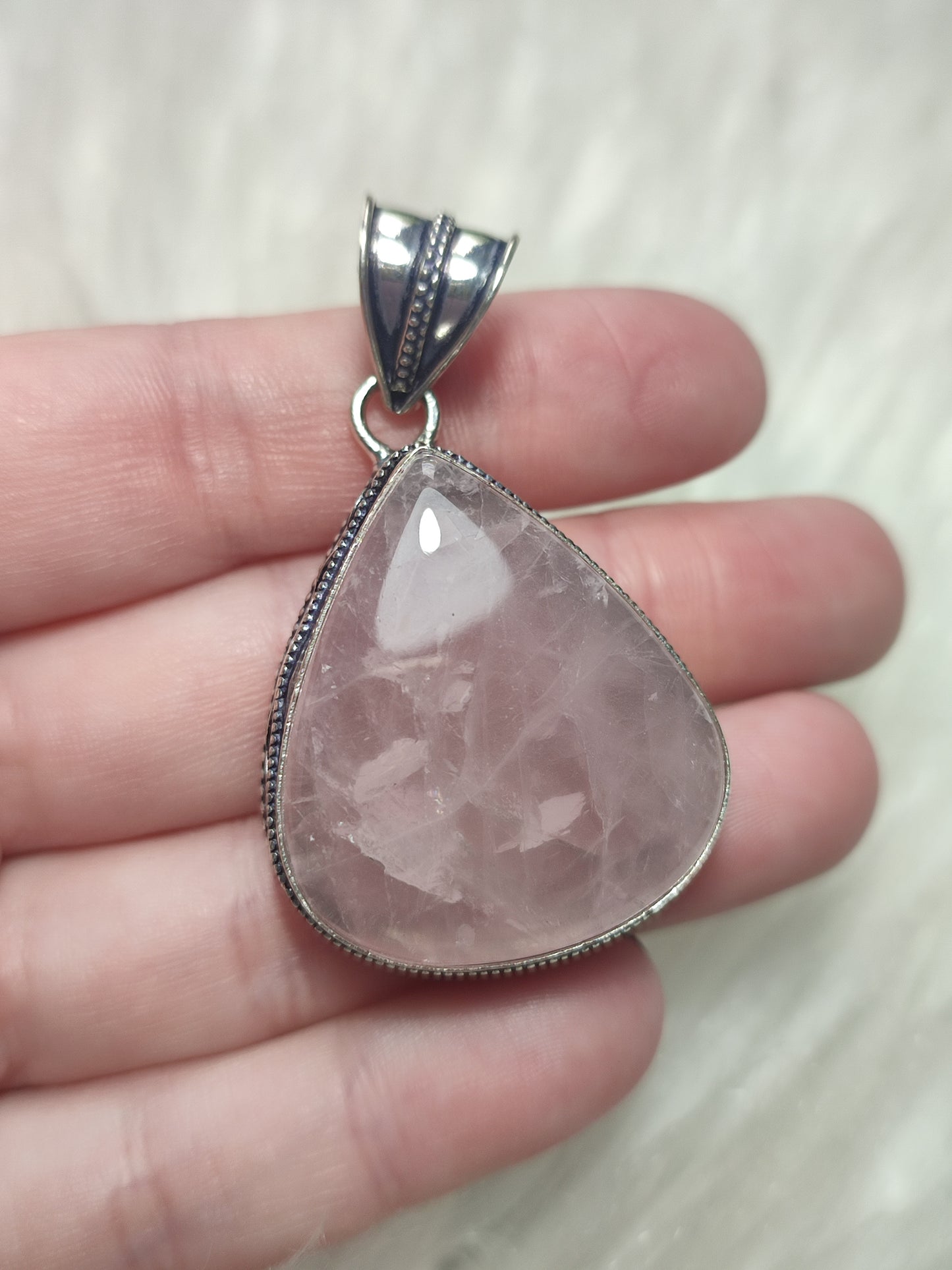 Colgante baño de plata con cuarzo rosa 112