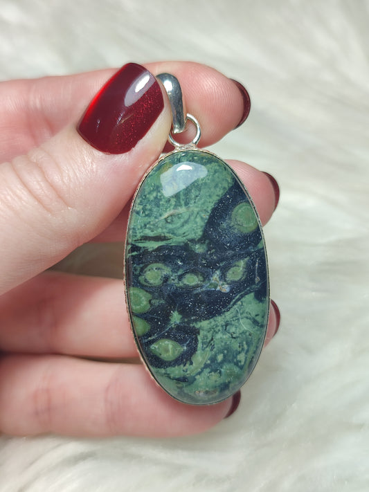 Colgante baño de plata con jaspe kambaba