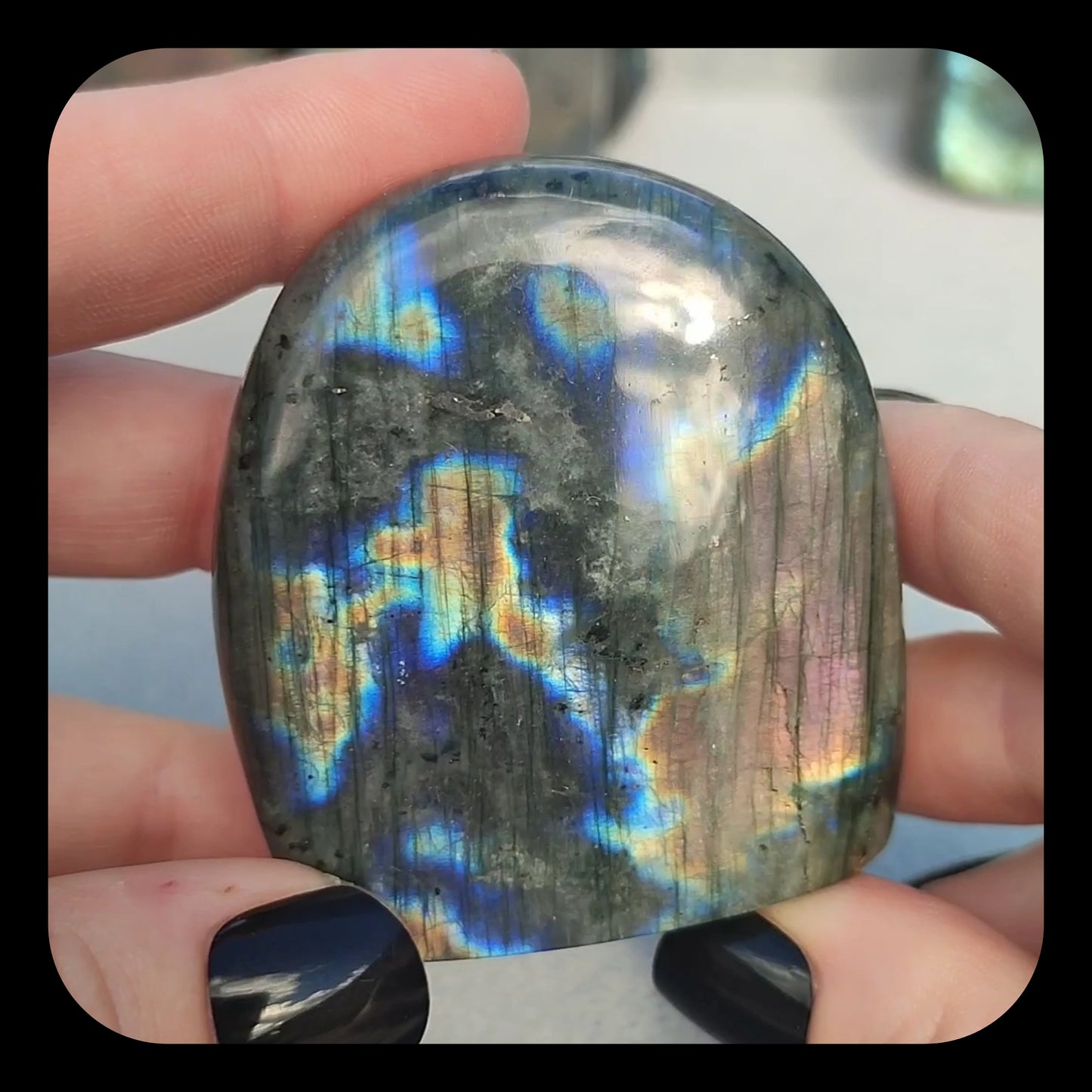 Medium Monolito labradorita flash - video