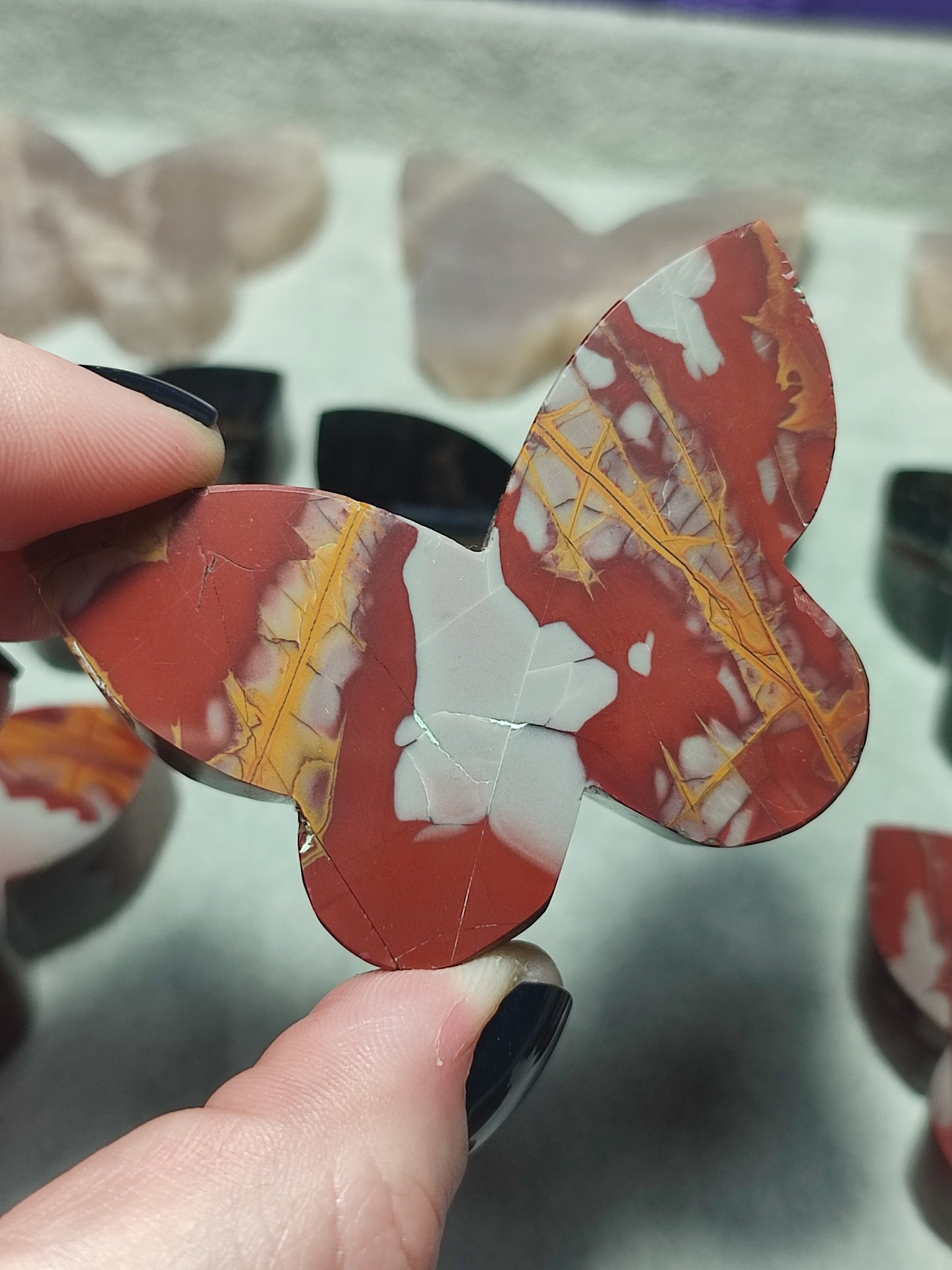 Mariposa tallada en diversos minerales - ver video