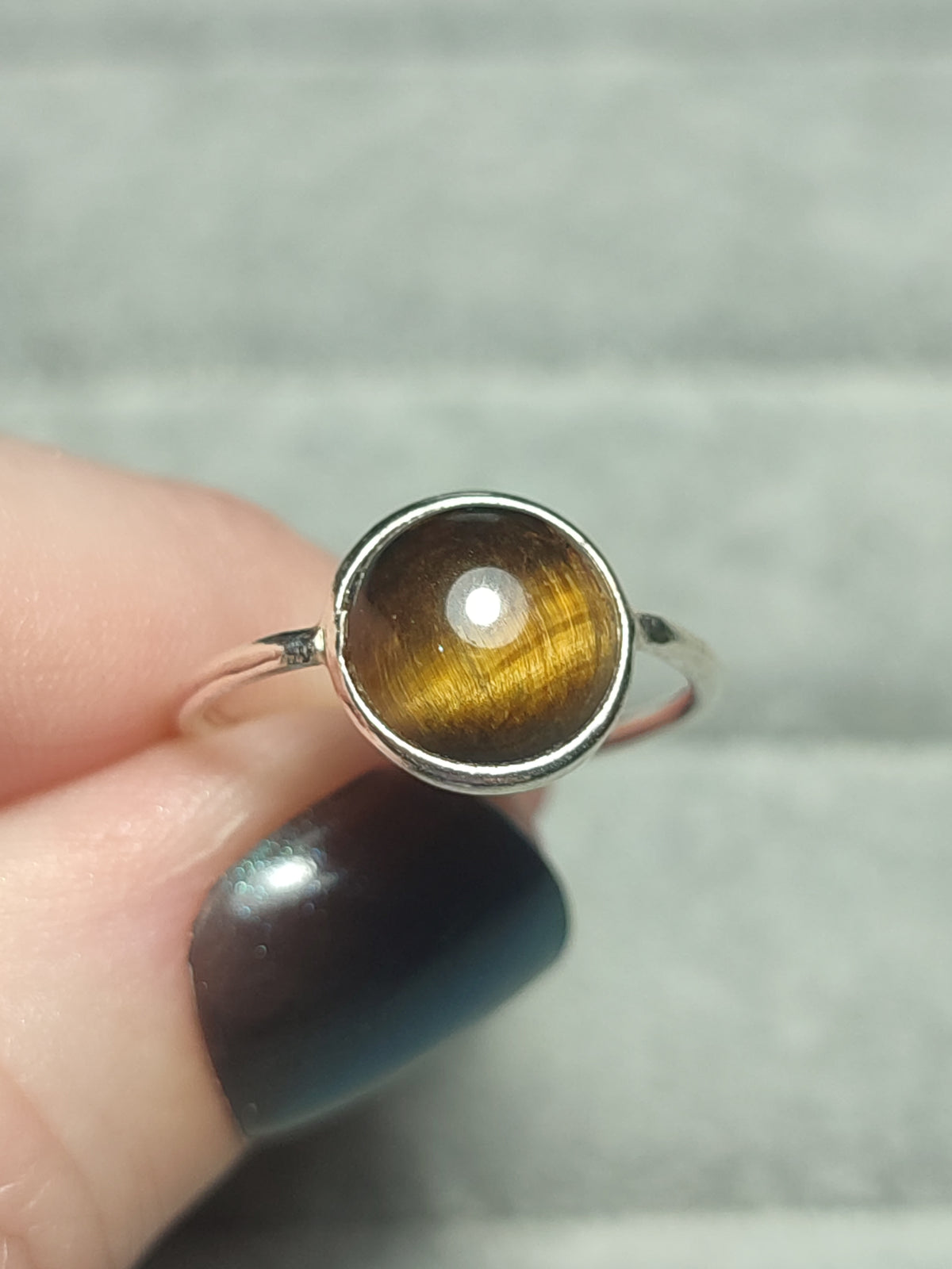 Anillo plata 925 piedra luna o ojo de Tigre - Modelo Destino