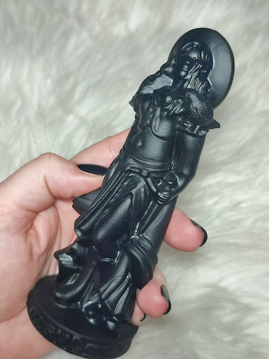 Morrigan tallada en obsidiana negra