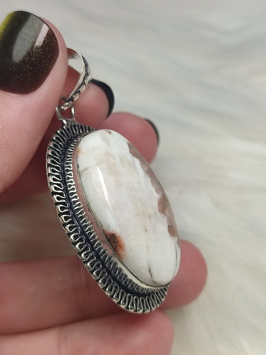 Colgante baño de plata con escolecita
