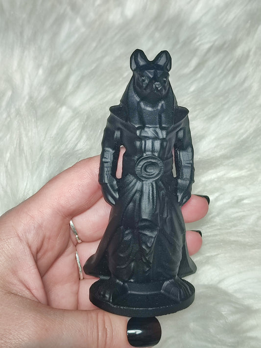 Dios egipcio Anubis tallado en obsidiada negra