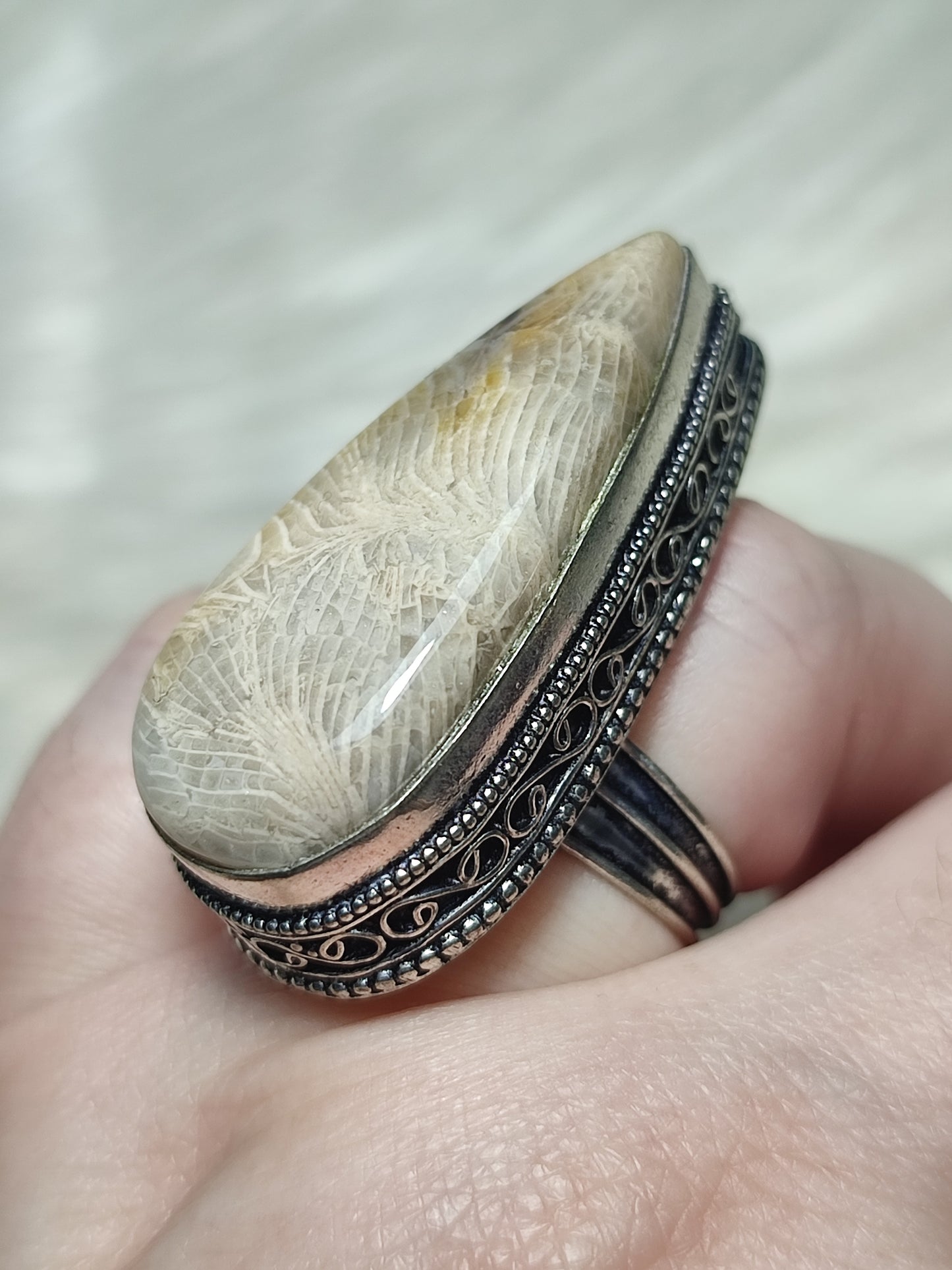 Anillo baño de plata con coral fósil - ref.65