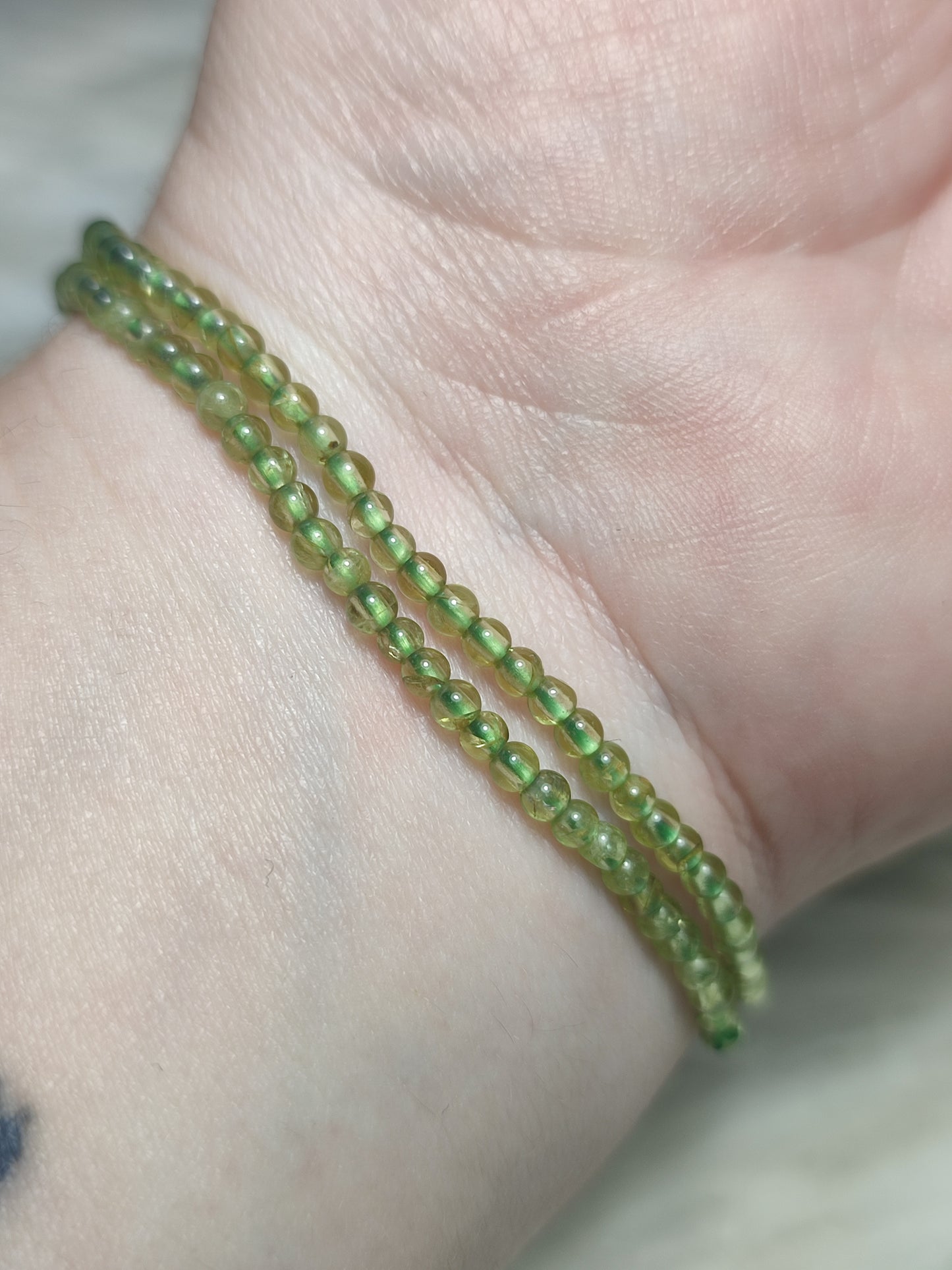 Pulsera bola peridoto 2 mm - alta calidad