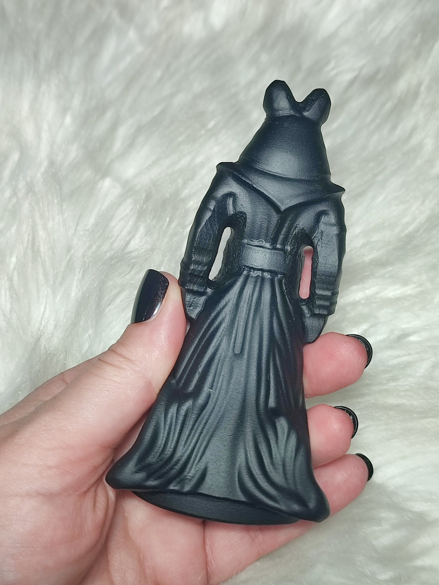 Dios egipcio Anubis tallado en obsidiada negra