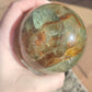 Espectacular Esfera fluorita verde con Calcopirita 993 gramos - VIDEO