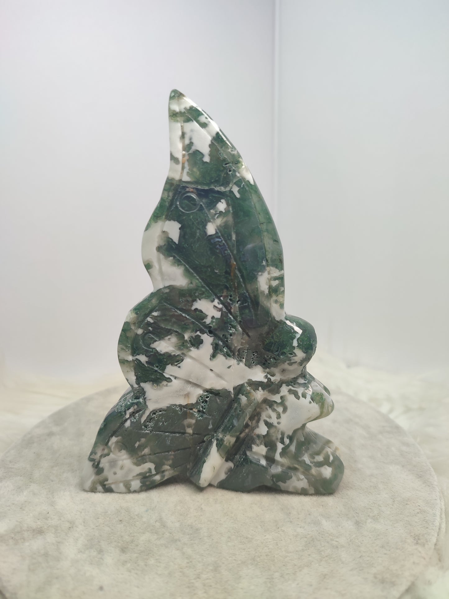Hada tallada en agata musgo 372 gramos