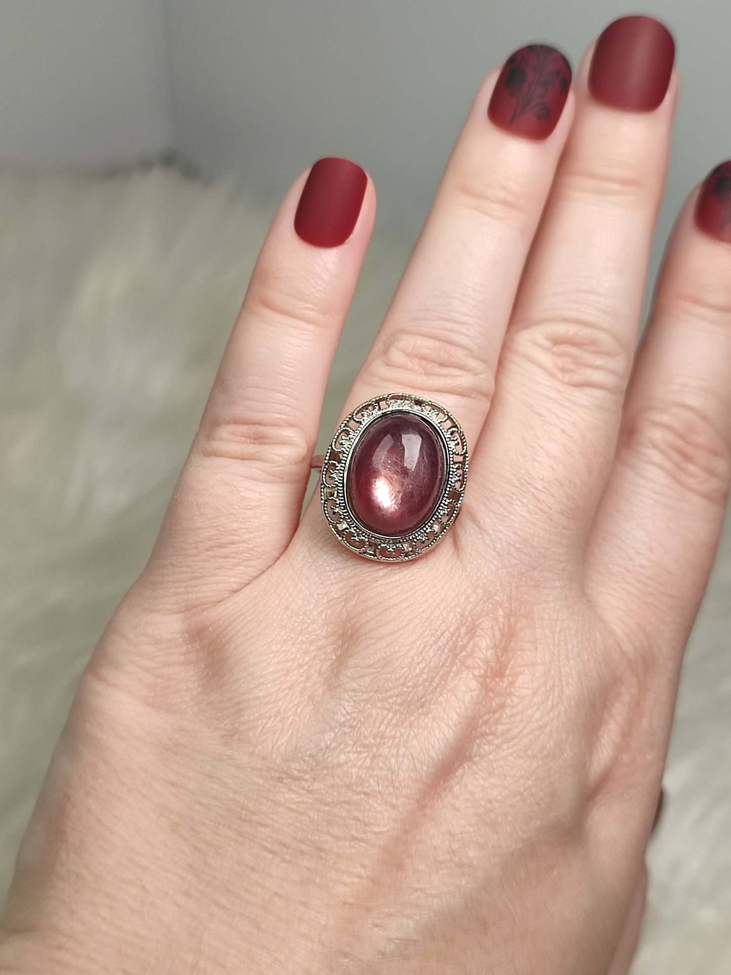 Anillo bisutería con mica morada - AJUSTABLE