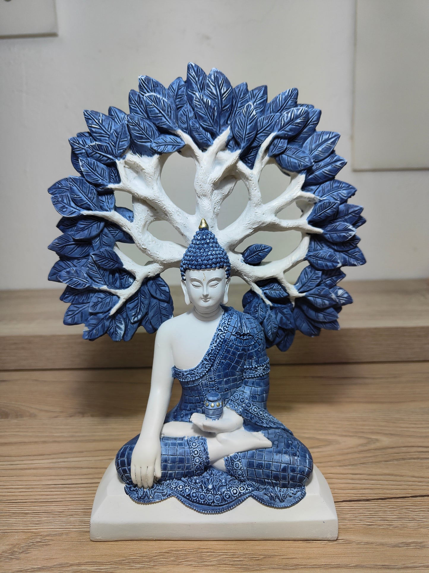 Estatuilla Buda Bajo El Árbol Bodhi